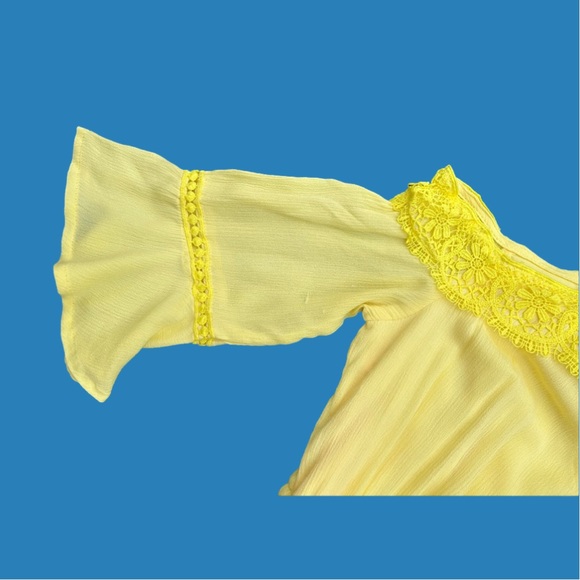 NWOT-Sz L-Luxmi- yellow cold shoulder dress with lace detail ✨ - Picture 3 of 4